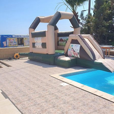 Larnaca Mansion Ideal For 3 Families Or More Δωμάτιο φωτογραφία