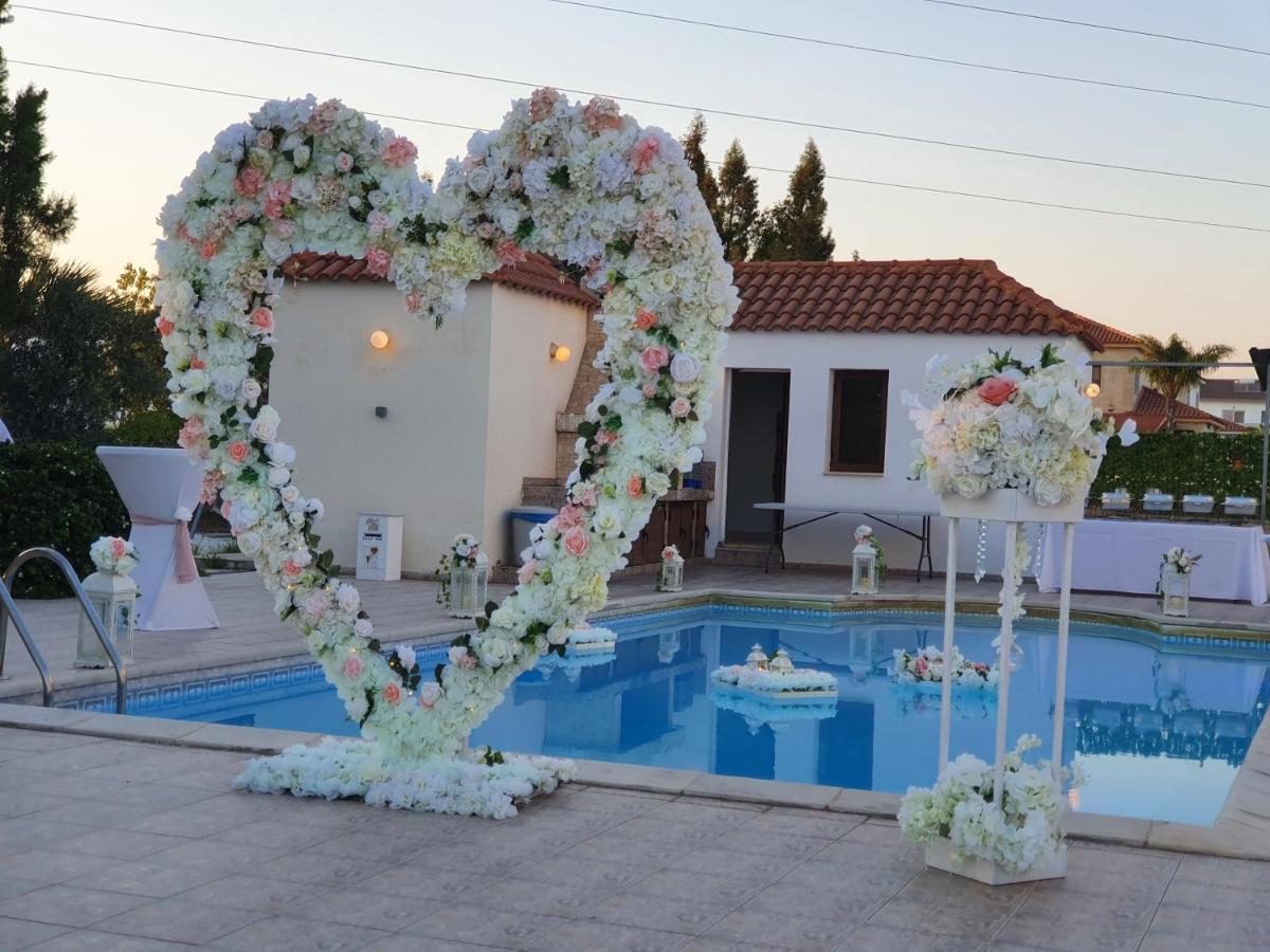 Larnaca Mansion Ideal For 3 Families Or More Εξωτερικό φωτογραφία