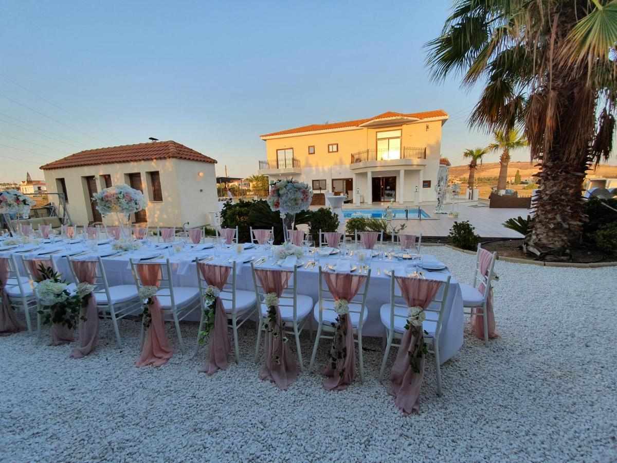 Larnaca Mansion Ideal For 3 Families Or More Εξωτερικό φωτογραφία