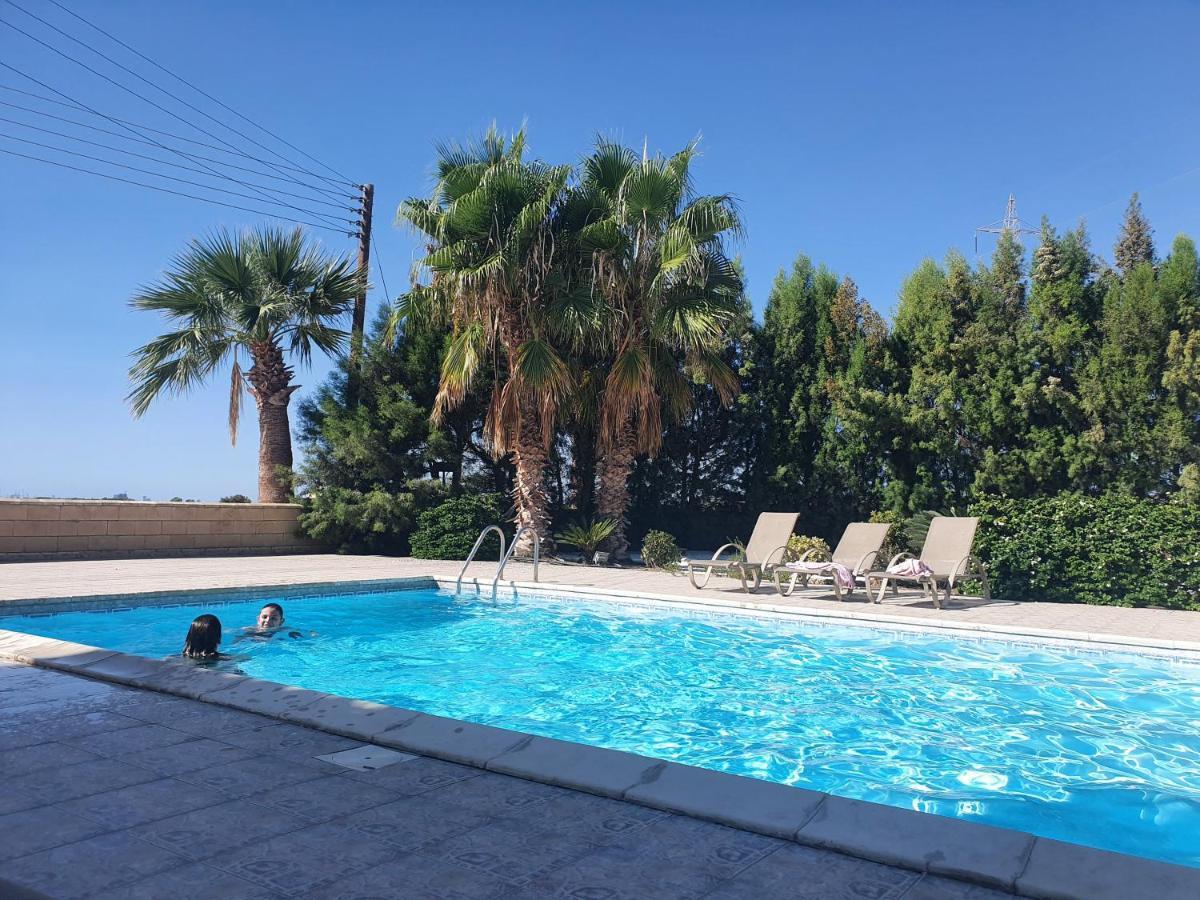 Larnaca Mansion Ideal For 3 Families Or More Εξωτερικό φωτογραφία