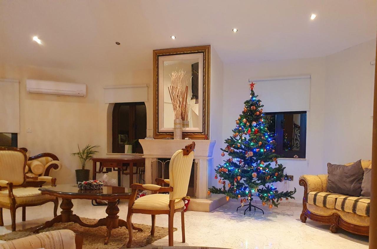 Larnaca Mansion Ideal For 3 Families Or More Εξωτερικό φωτογραφία