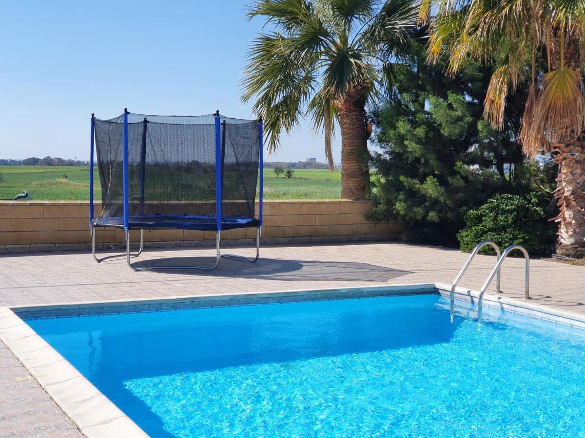 Larnaca Mansion Ideal For 3 Families Or More Εξωτερικό φωτογραφία