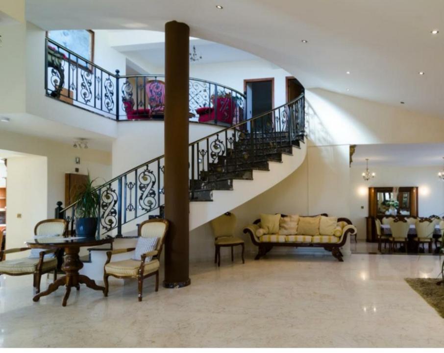 Larnaca Mansion Ideal For 3 Families Or More Εξωτερικό φωτογραφία