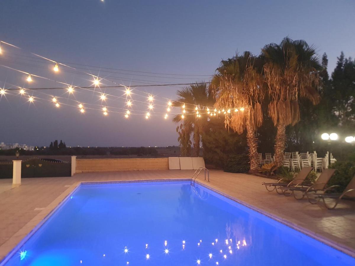 Larnaca Mansion Ideal For 3 Families Or More Εξωτερικό φωτογραφία