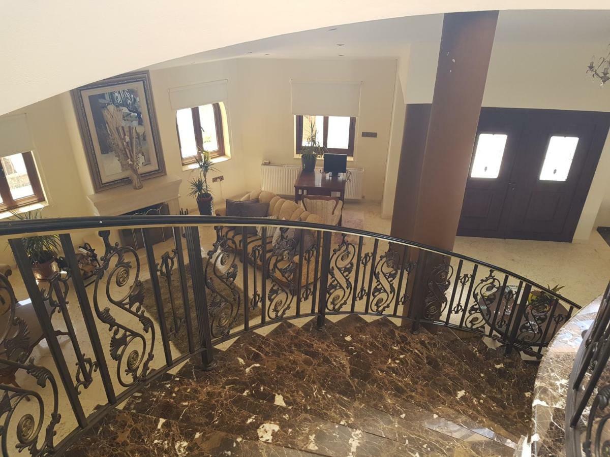 Larnaca Mansion Ideal For 3 Families Or More Εξωτερικό φωτογραφία