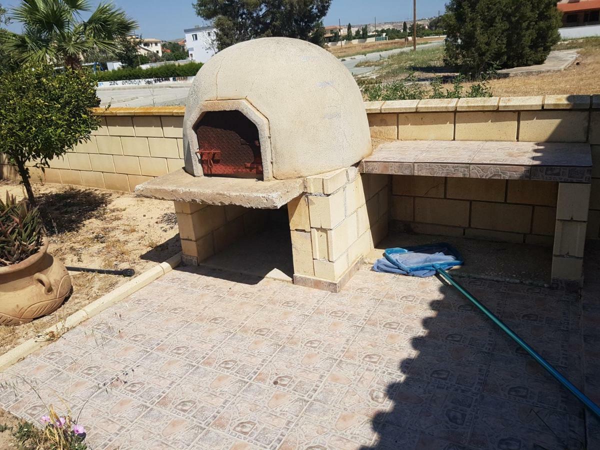 Larnaca Mansion Ideal For 3 Families Or More Εξωτερικό φωτογραφία