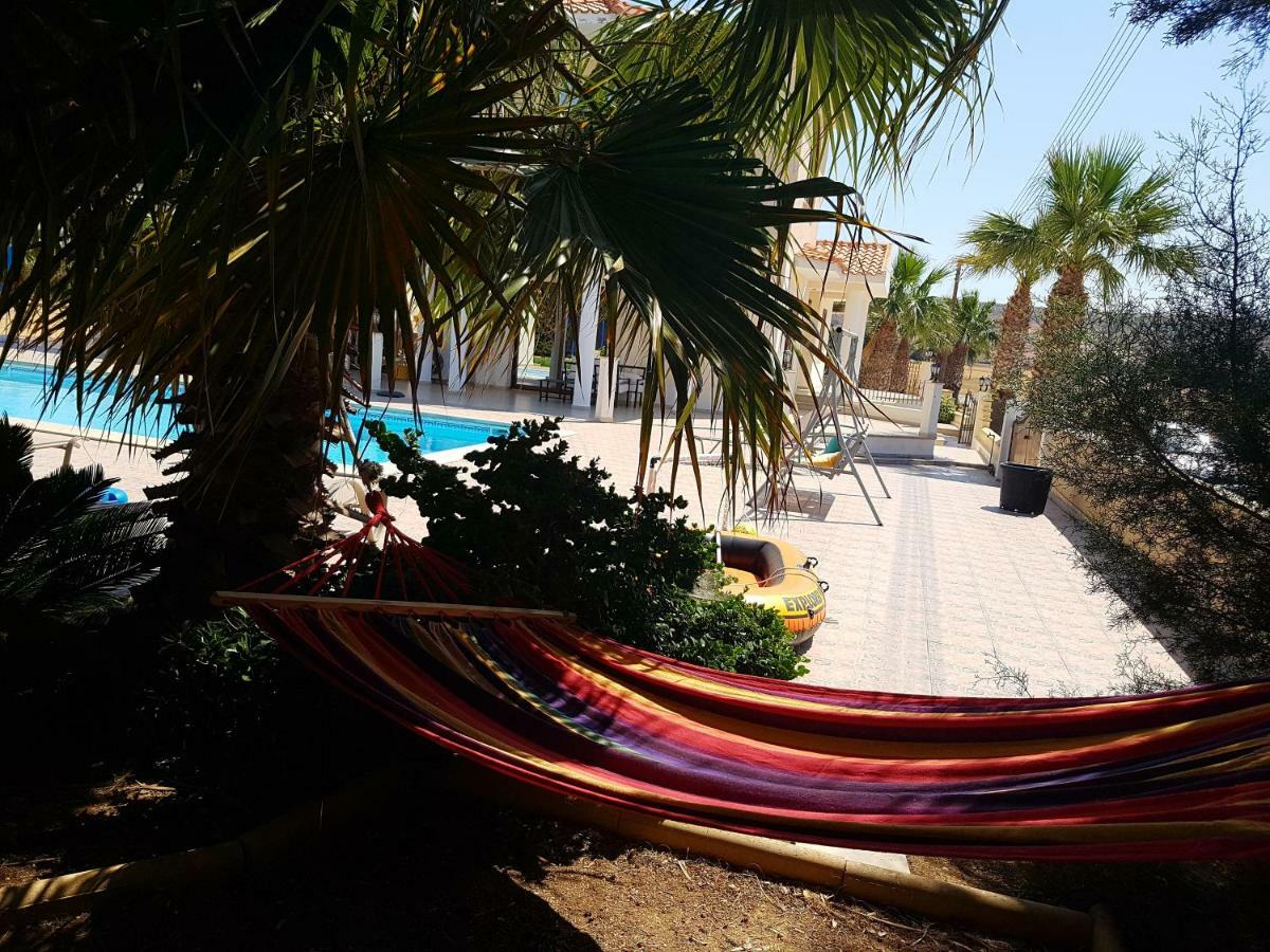 Larnaca Mansion Ideal For 3 Families Or More Εξωτερικό φωτογραφία