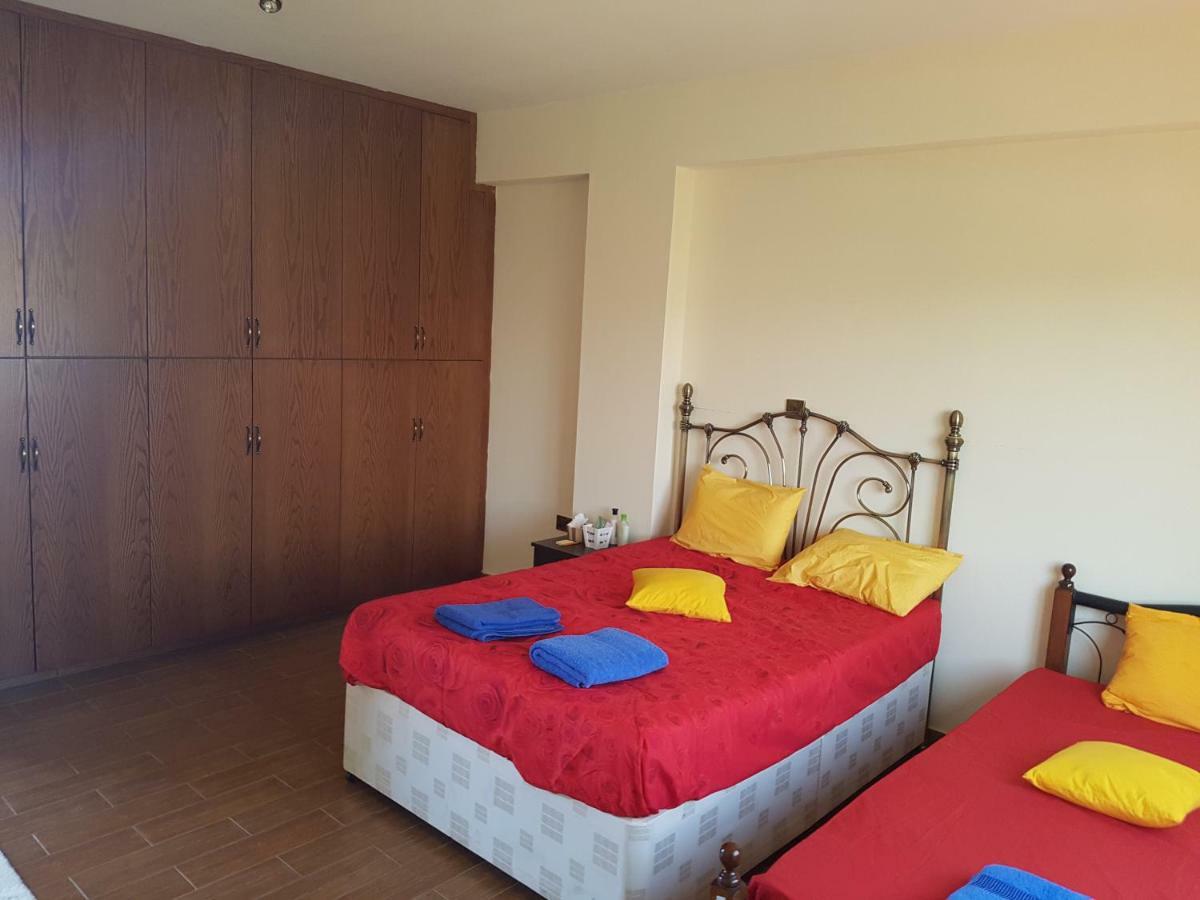 Larnaca Mansion Ideal For 3 Families Or More Εξωτερικό φωτογραφία