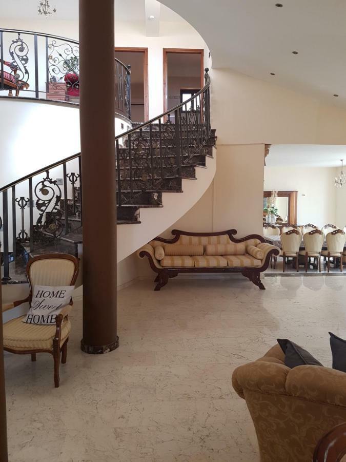 Larnaca Mansion Ideal For 3 Families Or More Εξωτερικό φωτογραφία