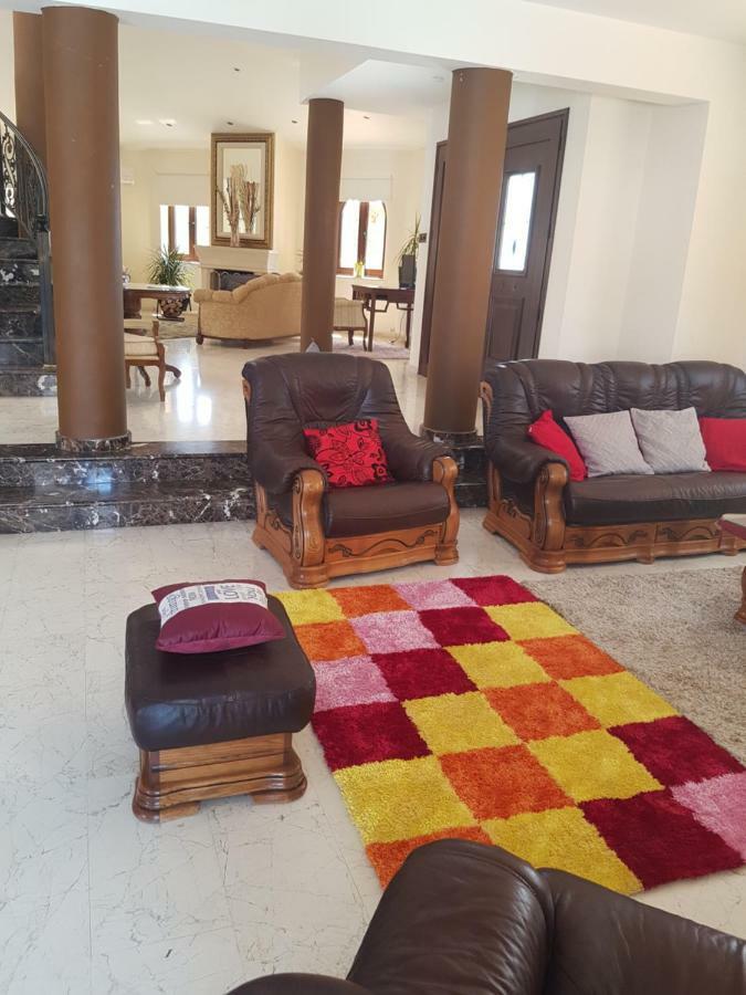 Larnaca Mansion Ideal For 3 Families Or More Εξωτερικό φωτογραφία
