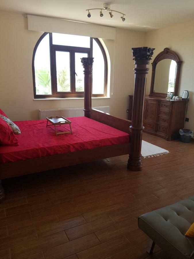 Larnaca Mansion Ideal For 3 Families Or More Εξωτερικό φωτογραφία