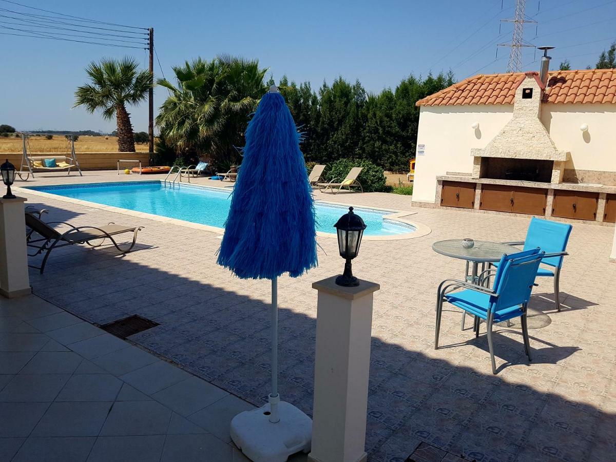 Larnaca Mansion Ideal For 3 Families Or More Εξωτερικό φωτογραφία