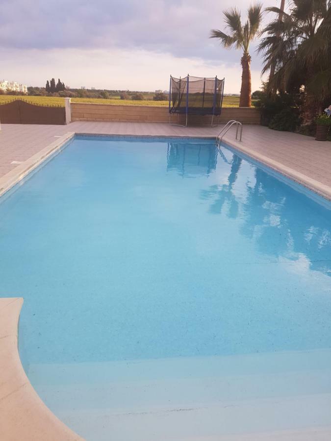 Larnaca Mansion Ideal For 3 Families Or More Εξωτερικό φωτογραφία