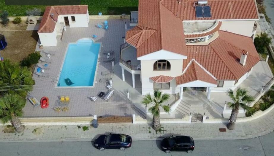 Larnaca Mansion Ideal For 3 Families Or More Εξωτερικό φωτογραφία